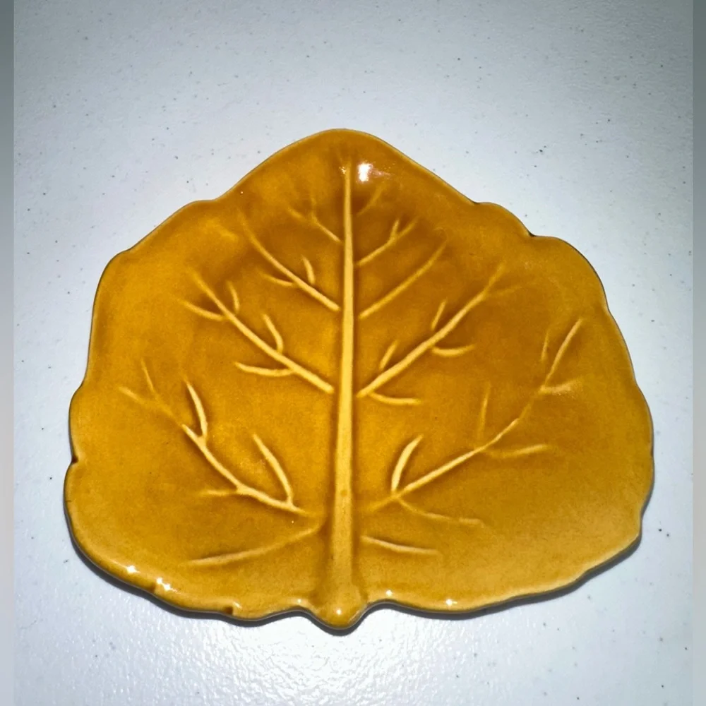 Barbara Eigen Crate & Barrel Leaf Shaped Appetizer Set of 4 Different Co…
